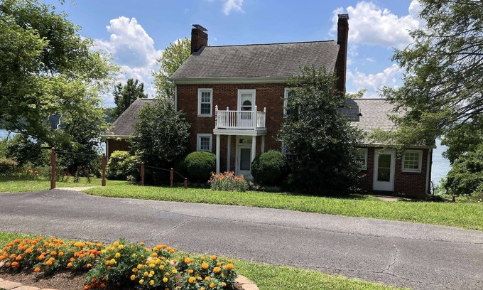 Dandridge House | Lake Front, Step back in time with this extraordinary piece of American history! Free Tickets!