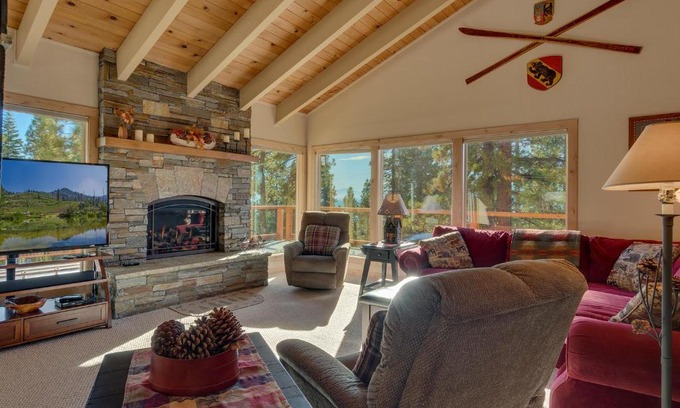 Lake Forest House | Lake Haven at Dollar Point - Spacious 4 BR w Lake Views, Sauna, Near Ski Resorts!