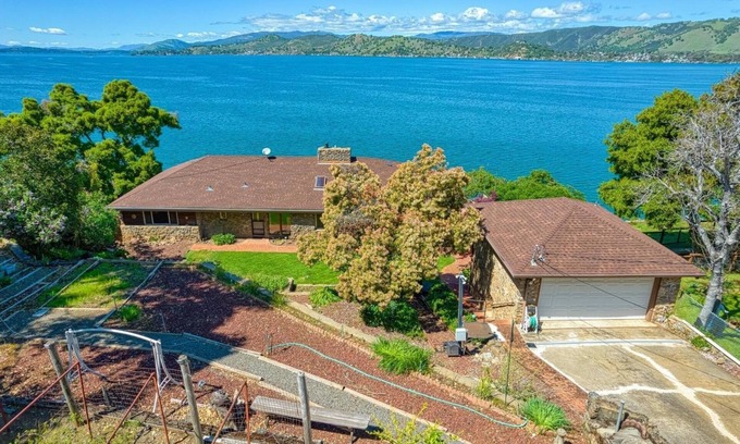 Clear Lake House | Lake House - 3 bedrooms house with WiFi and AC in serene Lower Lake