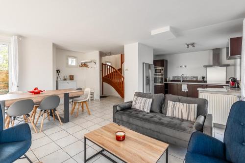 Serris Apartment | Lake House 4 Bedroomed near Disneyland Paris