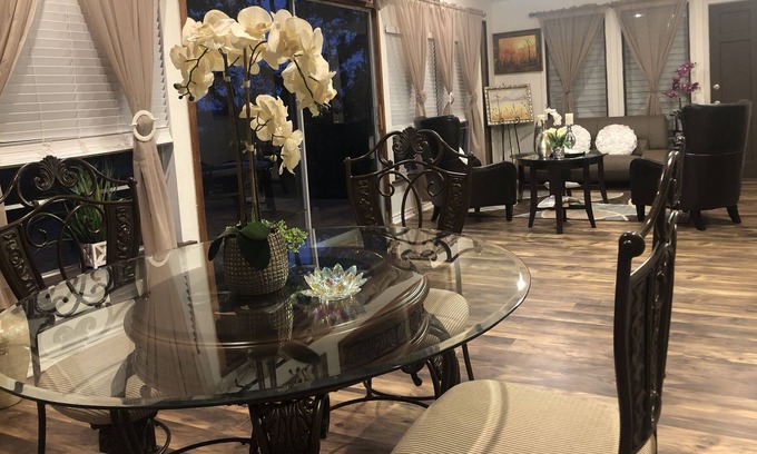 Lakehills House | Lake House