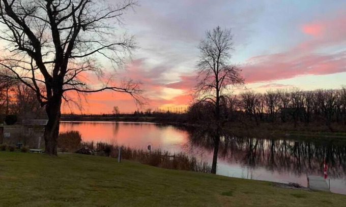 Killarney House | Lake House with a Beautiful Waterfront View