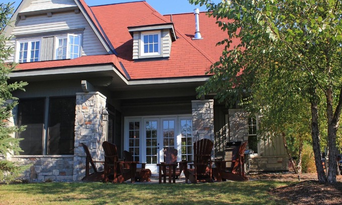 Seguin Cottage | Lake Joseph Luxury 2-Story Condo Home