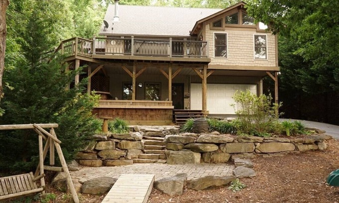 Six Mile House | Lake Keowee water front! Close to Clemson. Enjoy the new patio area w/firepit