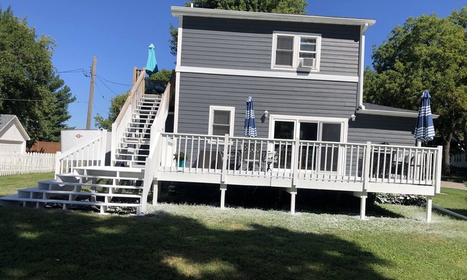 Clear Lake House | Lake Life! Walk to The Surf, Lake, Downtown, drinks and dining