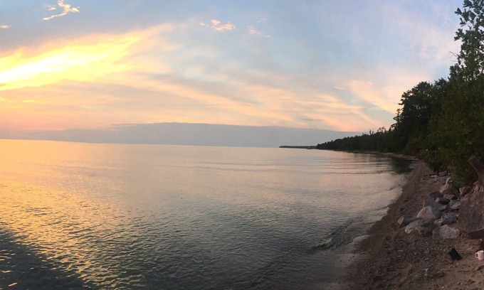 Ellsworth House | Lake Michigan Sunsets | 3 Bedroom | 15 Minutes to Torch Lake