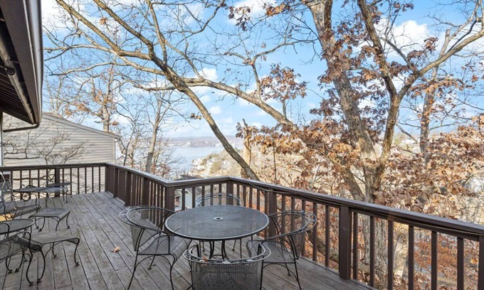 Osage Beach House | Lake Ozark Chalet Sum