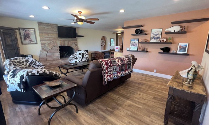 Page House | Lake Powell, Vermillion Cliffs & Golf Course VIEWS - Oh My!