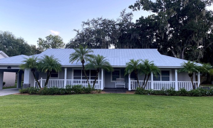 Sebring House | Lake Retreat in Downtown Sebring 2/1 house with lake access on a secluded street