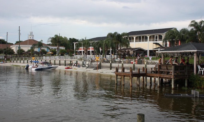 Cypress Gardens Hotel | Lake Roy Beach Inn - Winter Haven