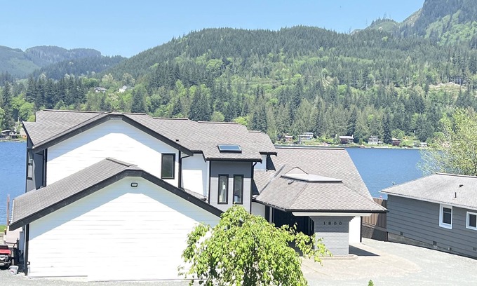 Bellingham House | Lake Samish Funhouse