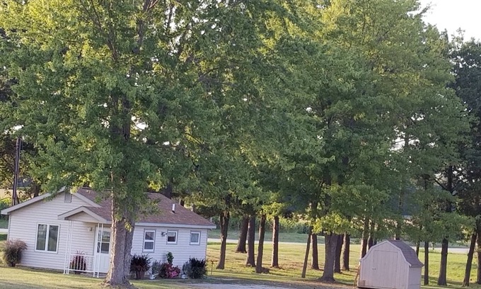 Lakewood House | LAKE SHELBYVILLE COTTAGE MINUTES FROM BOATING, HUNTING, AND FISHING, Sleeps 2