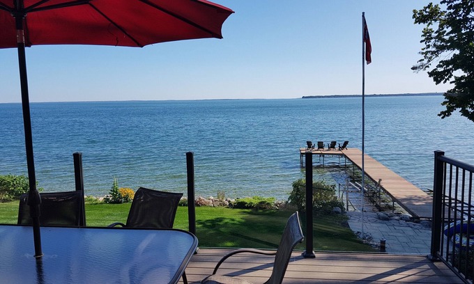 Oro Station Cottage | Lake Simcoe Very Rare Southern Exposure Timberframe Waterfront With Hot Tub