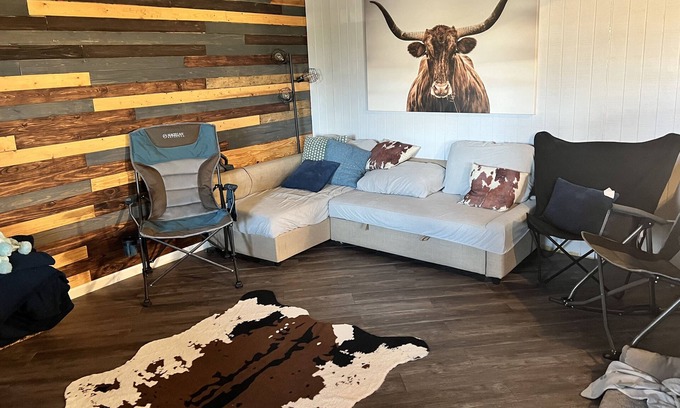 Somerville Cabin | Lake Somerville Cabin~ Pet Friendly~ Minutes from Lake!