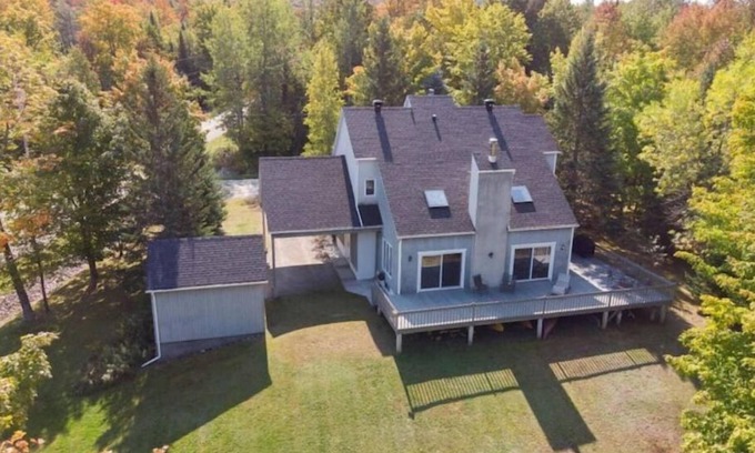 Eastman House | Lake Stuckley country home nestled into Mont Orford