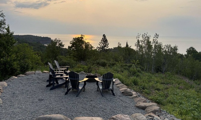Silver Bay Cabin | Lake Superior Views | Sauna | Close to SHT & state parks