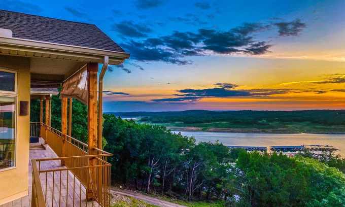 Lago Vista House | Lake Travis Chic with MILES of views and Awesome amenities