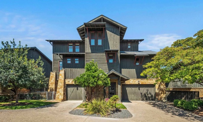 Spicewood Villa | Lake Travis Retreat | 5BR | BBQ | Pickleball