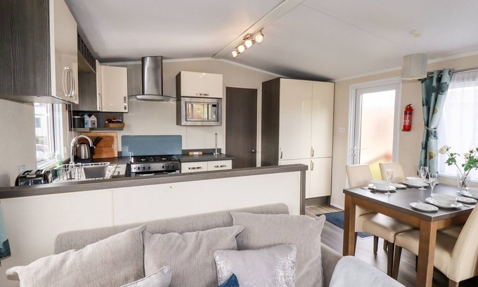 Par Cottage | Lake View 10