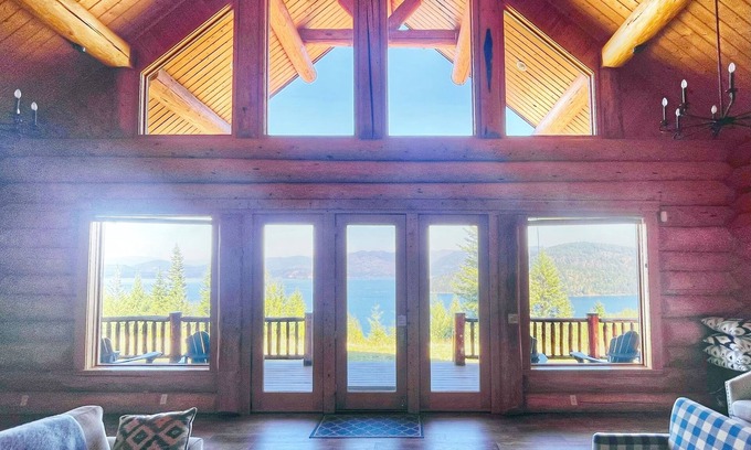 Sandpoint Cabin | Lake View Cabin on Lake Pend Oreille/Sandpoint - PingPong/Pool Table/Cinema Room