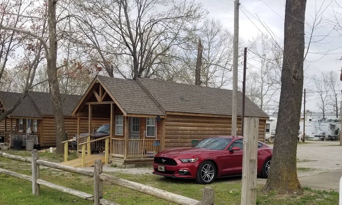 Grove House | Lake view cabin