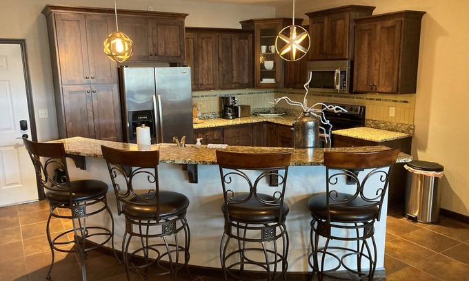 Spirit Lake Condo | Lake-View Condo in Bridges Bay with great amenities!