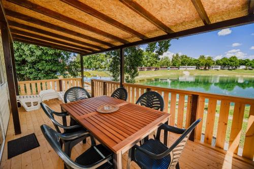 Terme Catez Apartment | Lake View Mobile Homes with Thermal Riviera Tickets in Terme Čatež