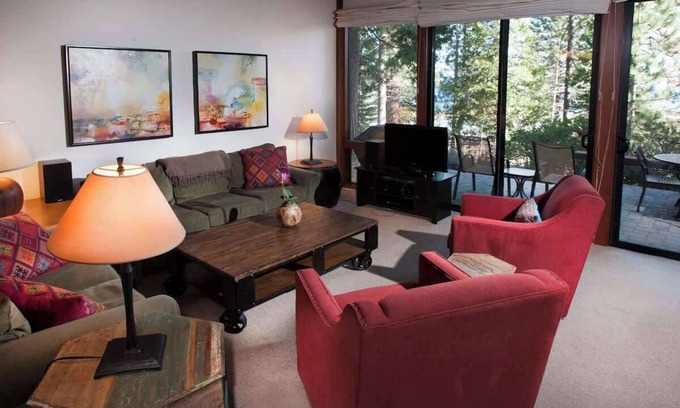 Tahoe Tavern House | Lake View|Pool|Pier|Bouys|Pickleball|Walk to town