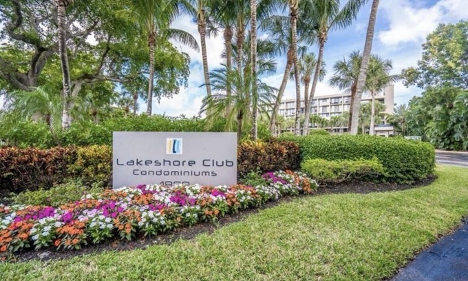 Palm Beach - West Palm Beach Condo | Lake view, pool, gym, 10 mins from West Palm!