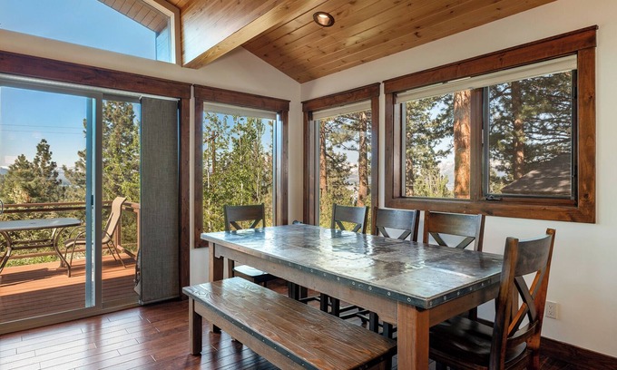 Zephyr Cove House | Lake View Stylish Timber House - South Lake Tahoe. Nevadan