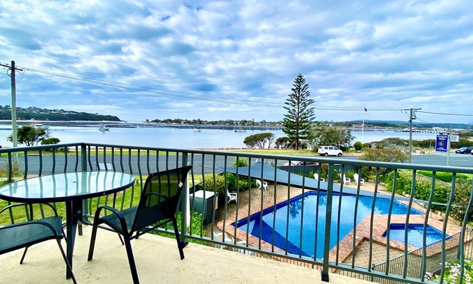 Merimbula Apartment | Lake Views @ Penguin Mews - Unit 1 - 5+ nights