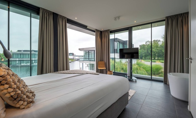 Arnemuiden Villa | Lake villa on the Veerse Meer - 8 persons - CPW-29
