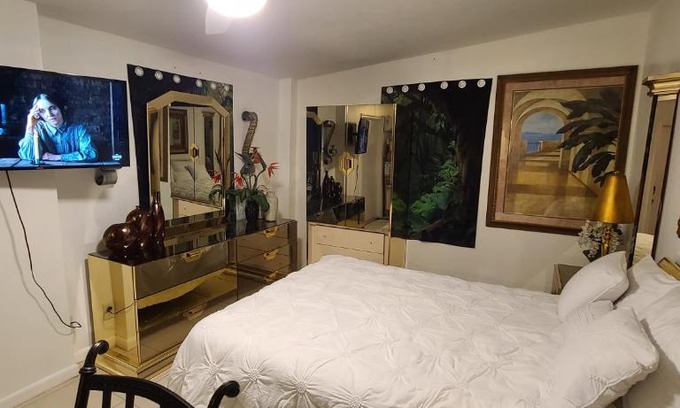 Palm Springs House | Lake Worth Studio-B Suite 5 miles from the Beach