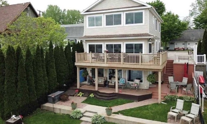 Manitou Beach-Devils Lake House | Lakefront Family Home, beautiful views, great locations and space for everyone.