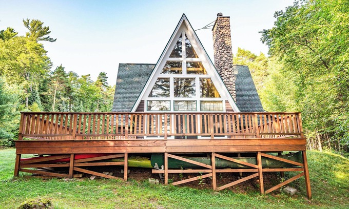 Owls Head House | Lakefront 2 Bedroom Adirondack A Frame Chalet