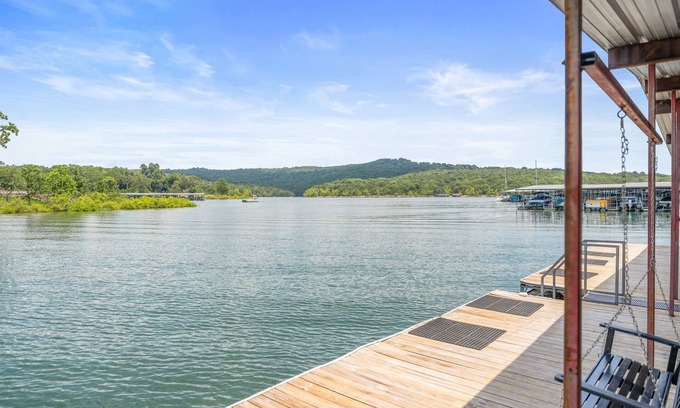 Kimberling City Cabin | Lakefront 2BR Cabin w/Pool + Swim & Boat dock