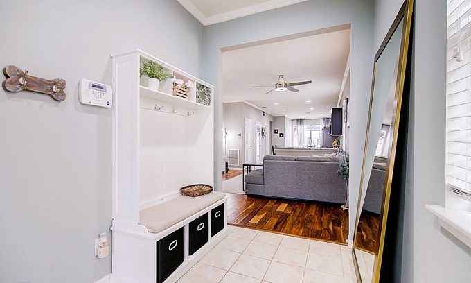Riverview House | Lakefront 3 BR w/Office +Fenced Yard (6 mo minimum)