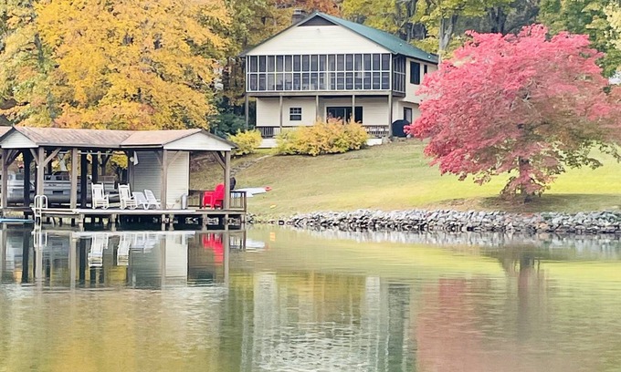 Wise House | Lakefront 4bd-2ba; Deep water; Large Porch; 2 night min; Sleeps 14; Pet friendly