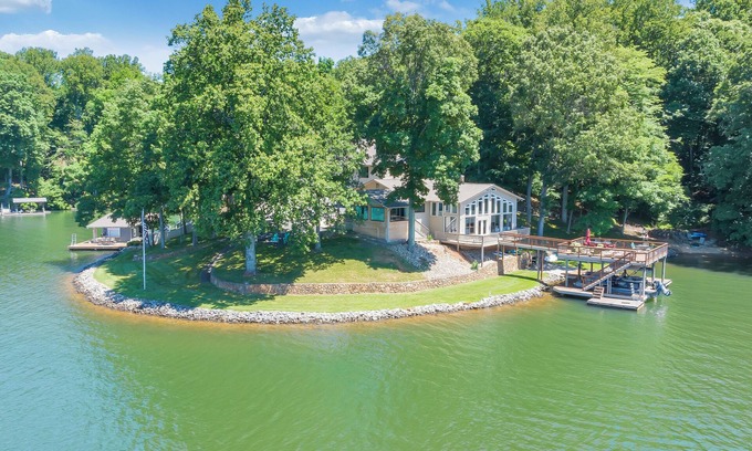 Moneta House | Lakefront 600 ft shore with private beach & 28x28 ft deck, 4 King & 3 Twin beds