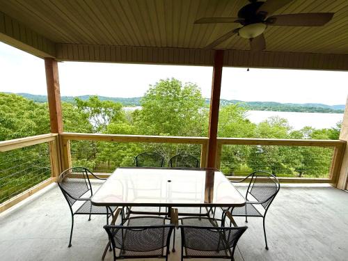 Indian Point Apartment | Lakefront and Lake View Condo on Indian Point