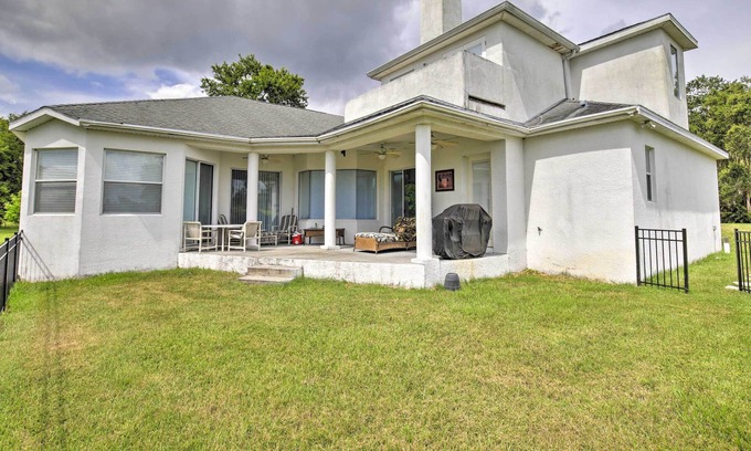 Riverview Apartment | Lakefront Apt w/ Peaceful Balcony + Lake Views!