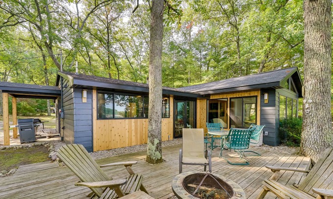 Baldwin Cottage | Lakefront Baldwin Cottage w/ Deck & Private Beach!