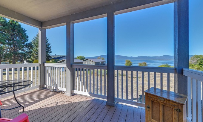 Chiloquin Cabin | Lakefront Cabin w/Water & Mtn Views in Chiloquin