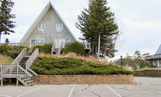 Stevensville House | Lakefront Chalet #36 w/Beach Access, Pools, Sport Courts, Fishing Pond & more!