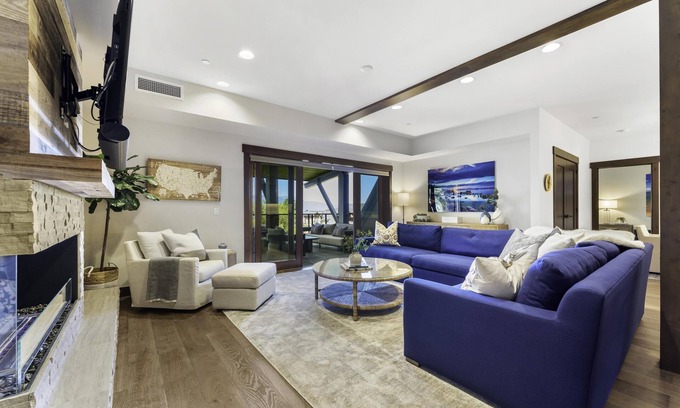 Stateline Condo | Lakefront community 2,775 sqft. 4 bed, 4 bath Condominium