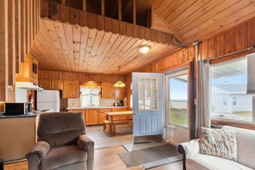 Greenbush Apartment | Lakefront Cottages 4 & 5 - 6BR Retreat for 12