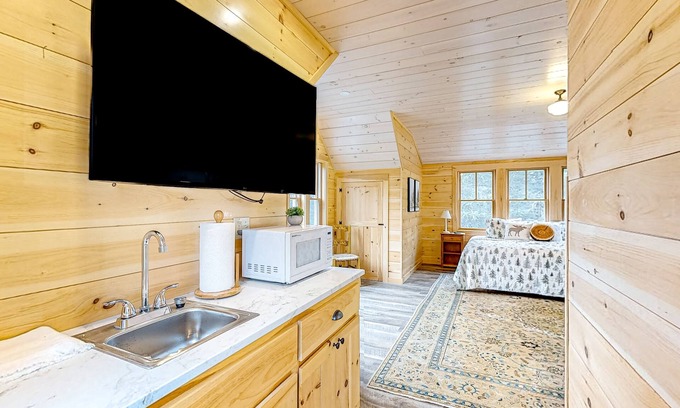 Northeast Somerset Apartment | Lakefront, dog-friendly studio with firepit and lake & mountain views