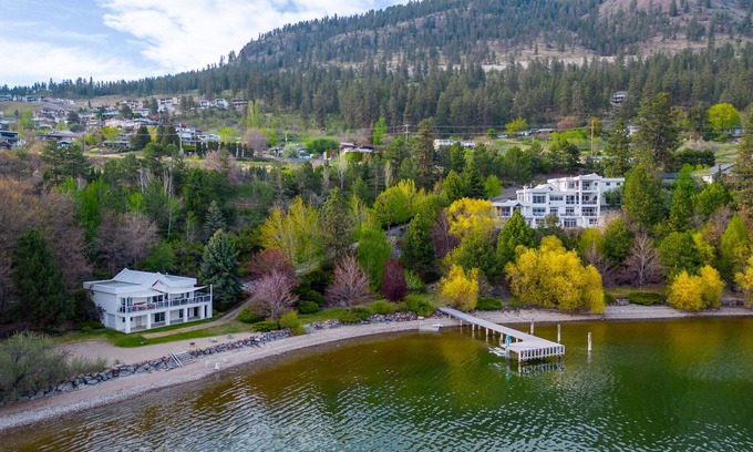 Central Okanagan House | Lakefront Estate on Lake Okanagan in Peachland BC