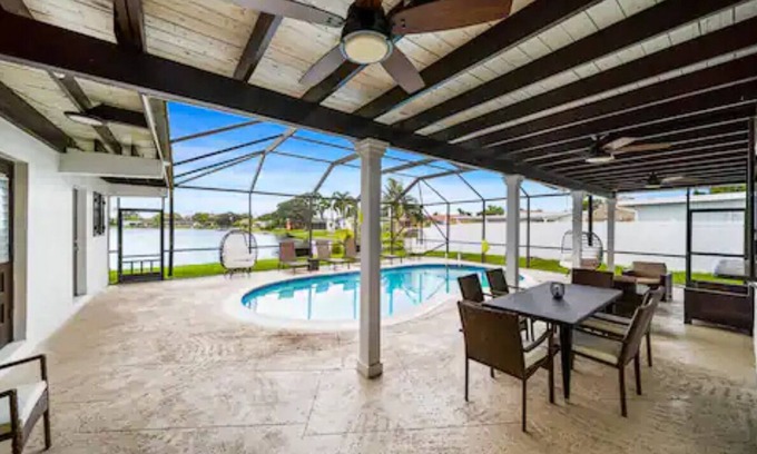 Cooper City House | Lakefront Estate Pool Home/Game Room 5BR/3 Suites