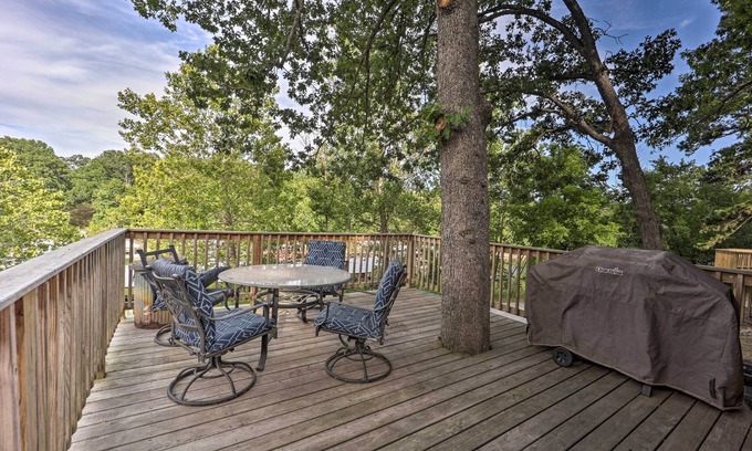 Tia Juana Cabin | Lakefront Eucha Escape w/Views & Boat Slip!